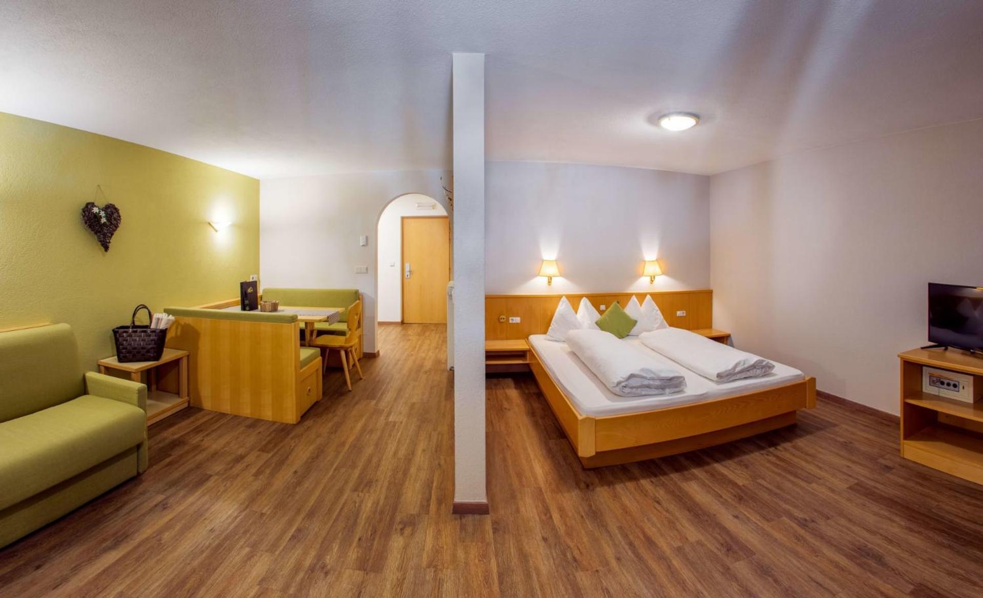Mountain Living Apartments San Valentino alla Muta Luaran gambar