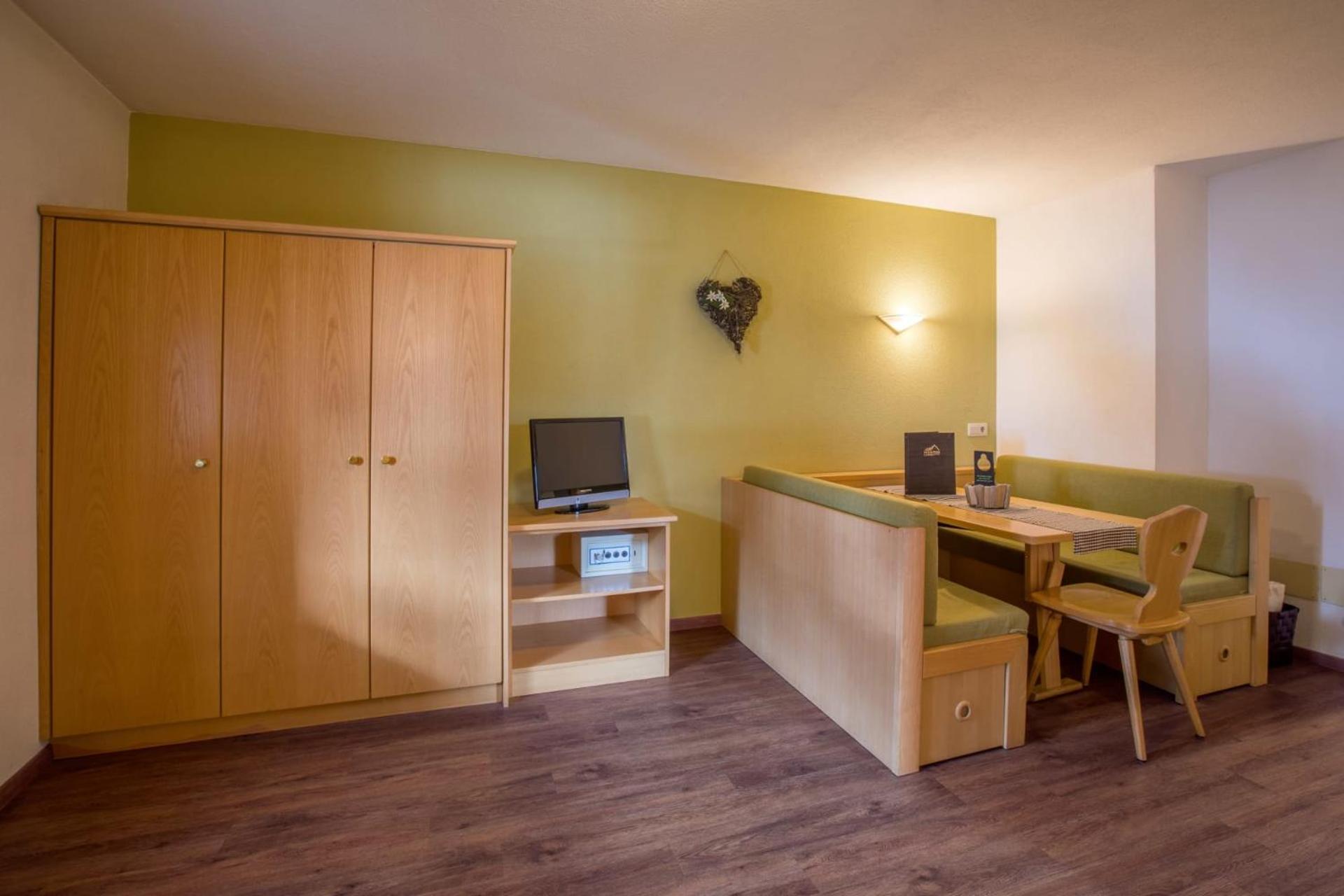 Mountain Living Apartments San Valentino alla Muta Luaran gambar