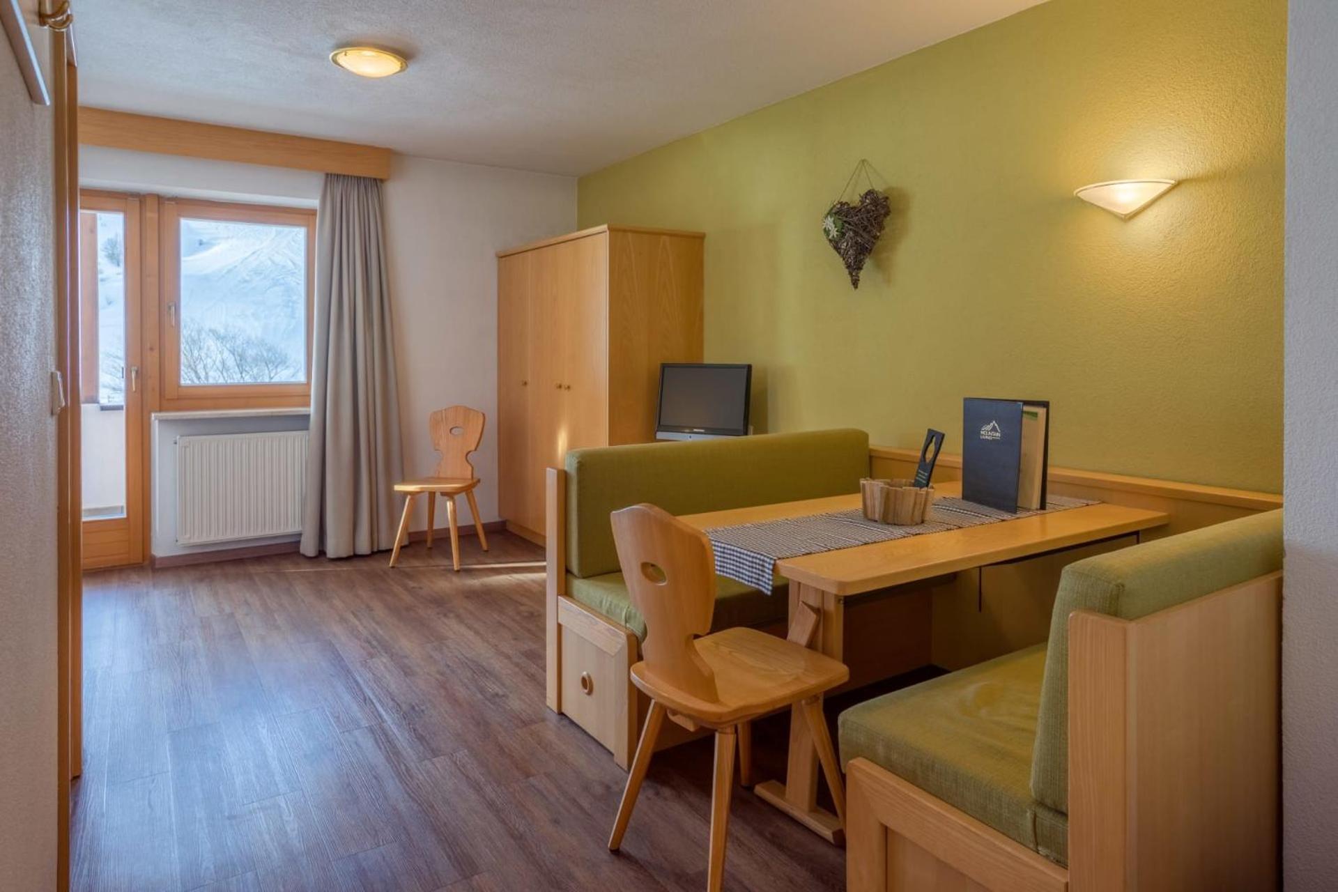 Mountain Living Apartments San Valentino alla Muta Luaran gambar
