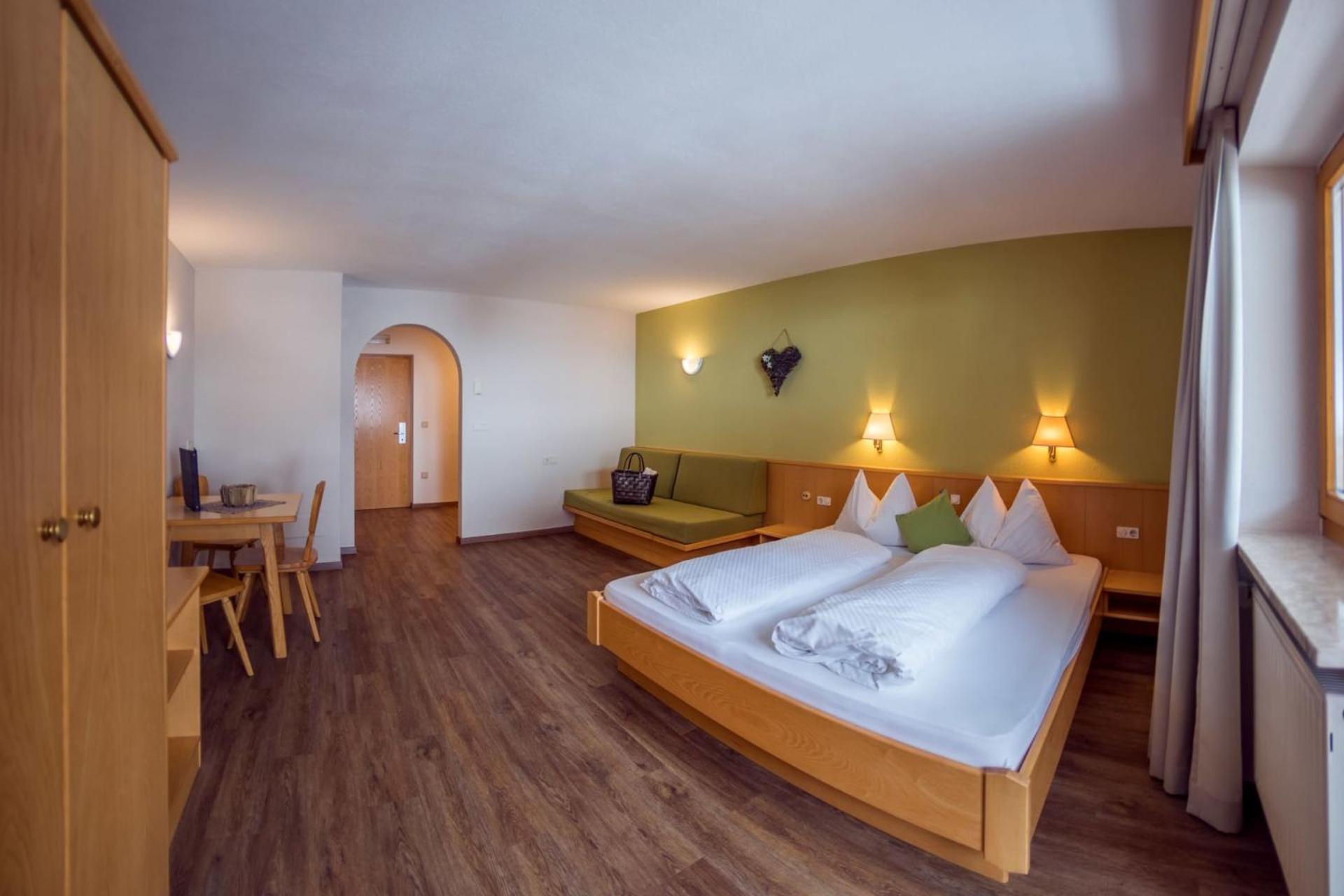 Mountain Living Apartments San Valentino alla Muta Luaran gambar
